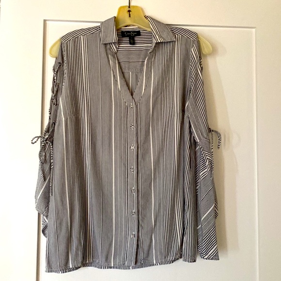 Jessica Simpson Pin Stripe V-Neck Button Down Tie Up Bell Sleeve Size S - Picture 8 of 8